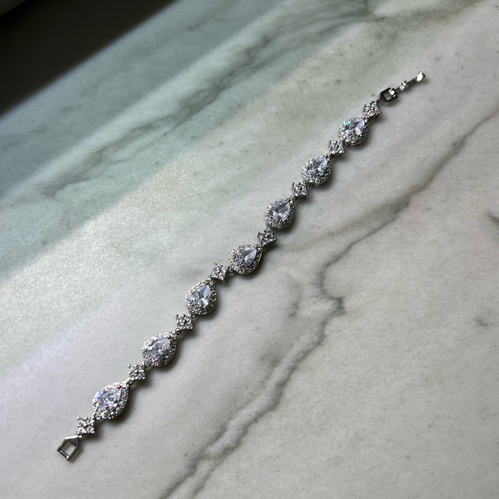 Teardrop Bracelet - Picture 5 of 8